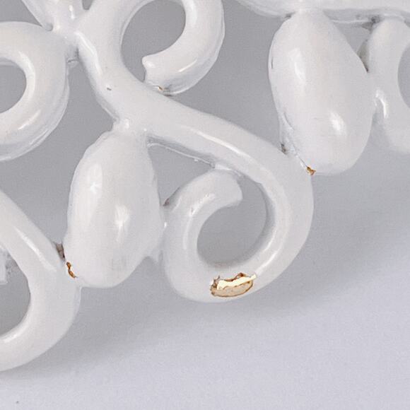 Vintage Signed Monet Brooch Mid Century White Enamel Gold Tone Pin 1960s - Picture 6 of 10